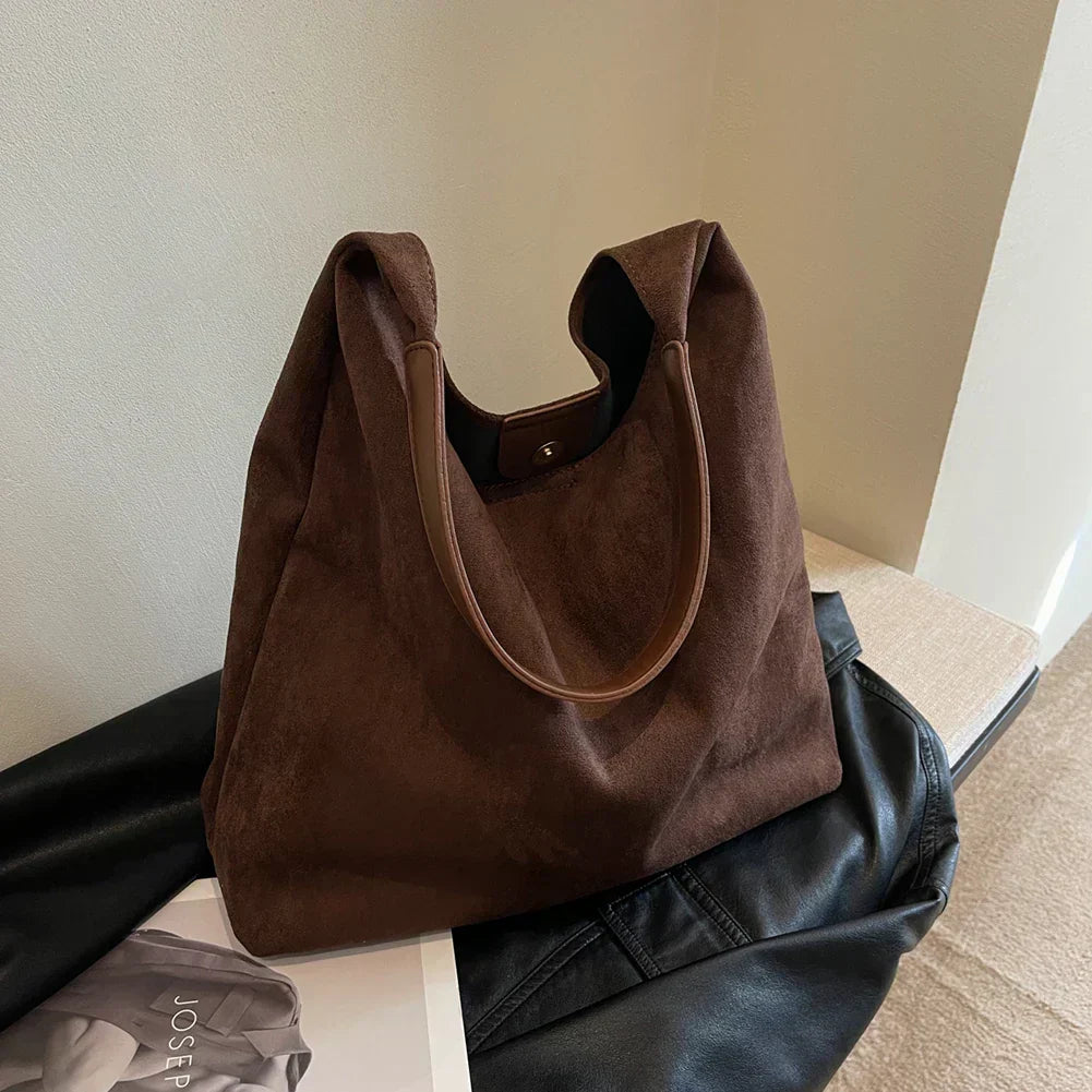 Women’s Minimalist Shoulder Bag – Wide Strap, Everyday Carry